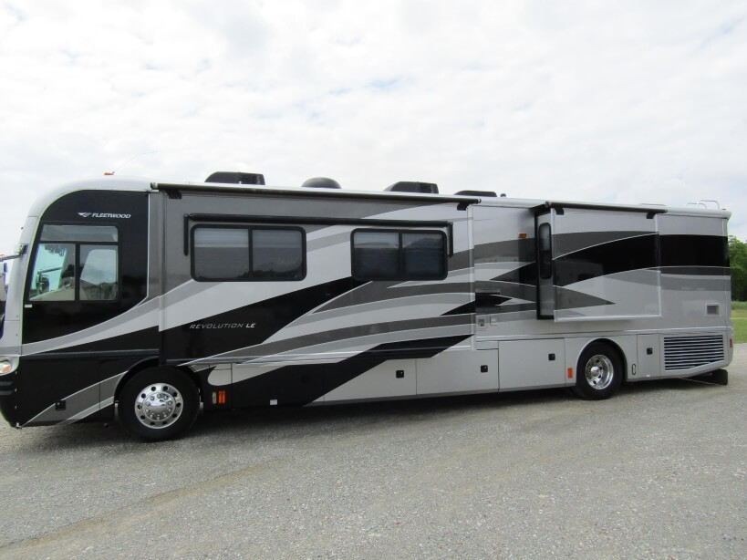 2006 FLEETWOOD REVOLUTION LE 40E