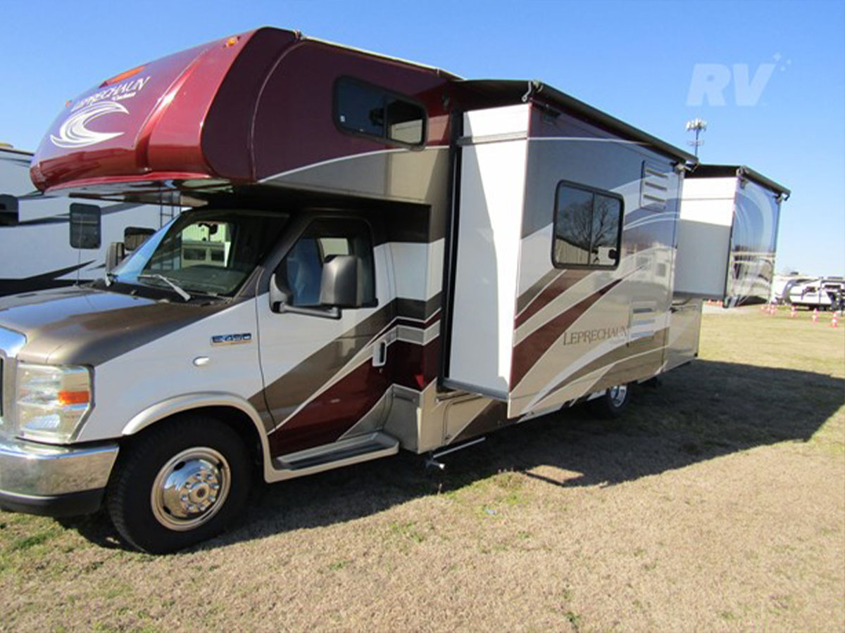 2017 COACHMEN LEPRECHAUN 260DS