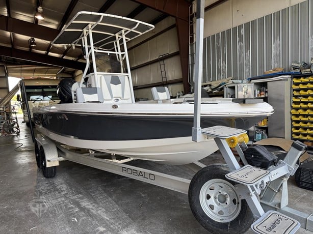 2023 ROBALO 206 CAYMAN