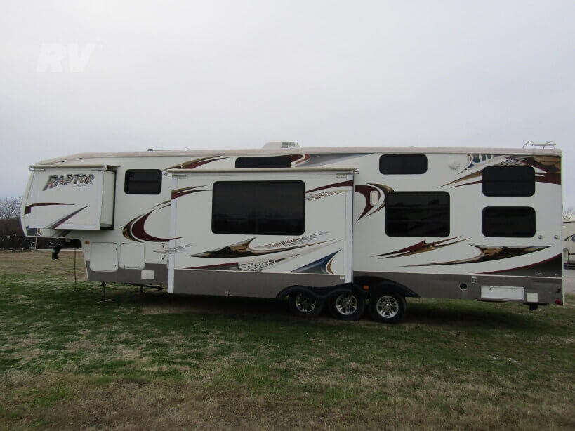 2010 KEYSTONE RV CO RAPTOR 361LEV