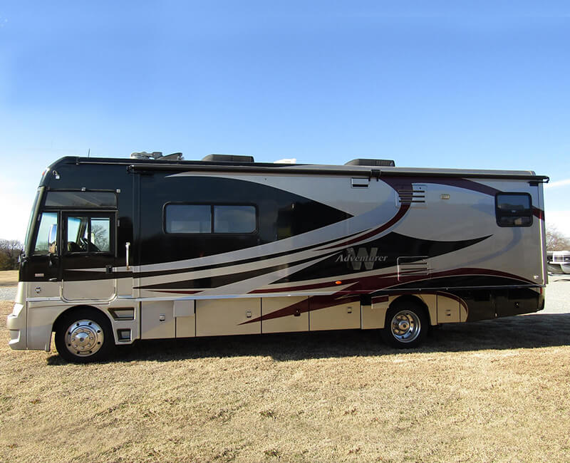 2011 WINNEBAGO ADVENTURER 32H